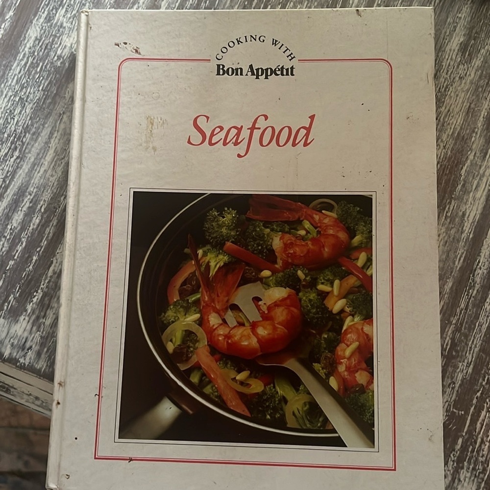 Bon  Appetit Vintage Seafood hard cover cookbook.  Very good condition. 1983 !!